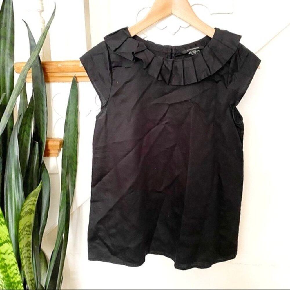 Club Monaco black ruffle neck blouse sz XS